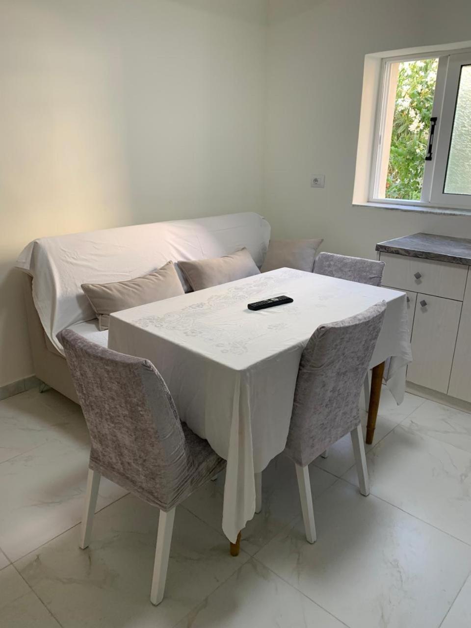 Angjelo Apartments Sarandë Værelse billede